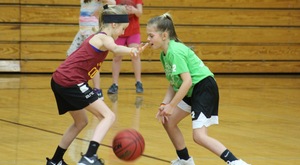 Girls' Little Huskies Basketball Camp